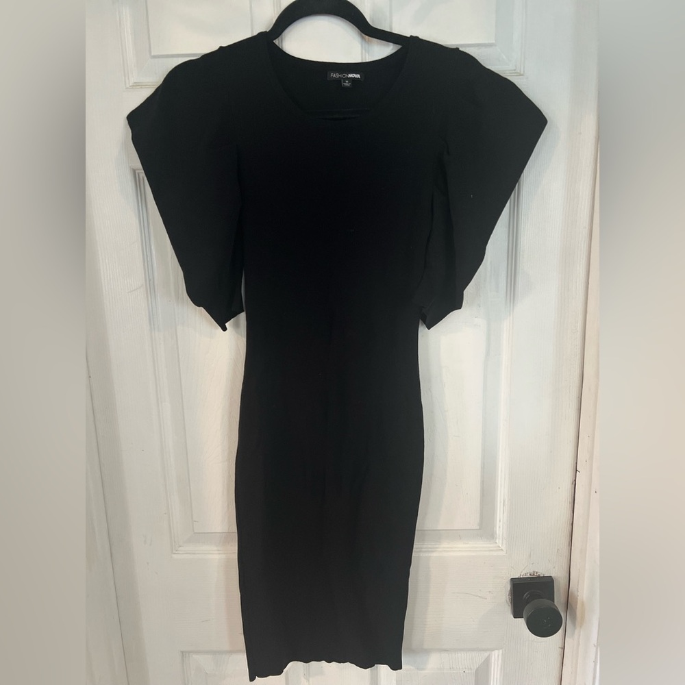 Elegant Black Dress - Picture 2 of 2
